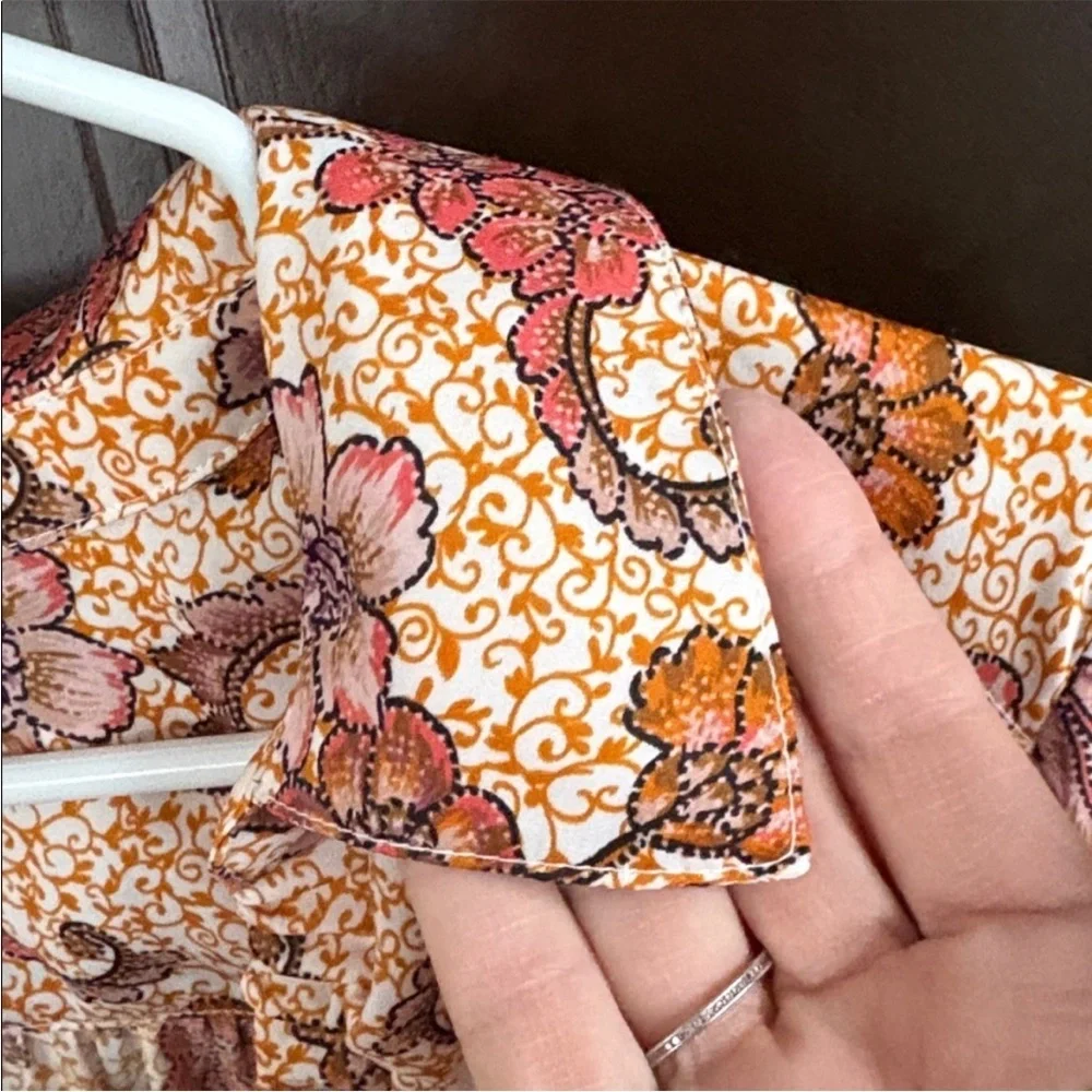 Like New Free People I Got You Floral V Neck Top Size Small Retail $98.00
